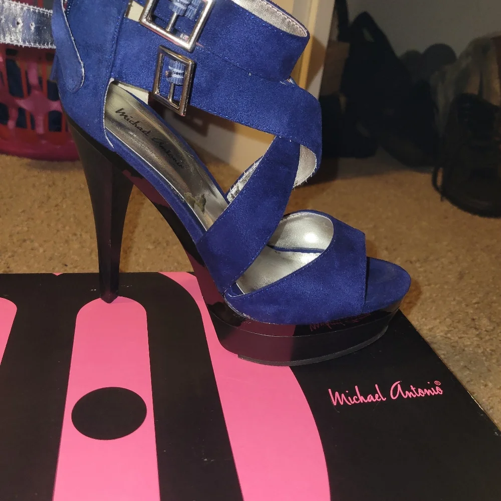 Heels - Picture 3 of 3